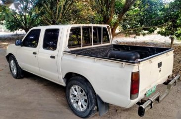 White Nissan Frontier 2003 for sale in San Fernando