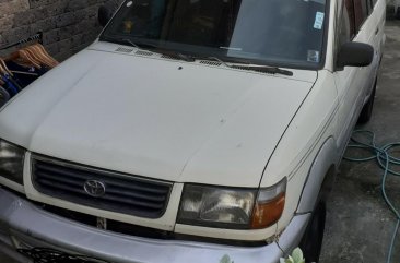 Selling White Toyota Revo 2000 in Manila