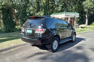 Selling Black Toyota Fortuner 2012 in Makati