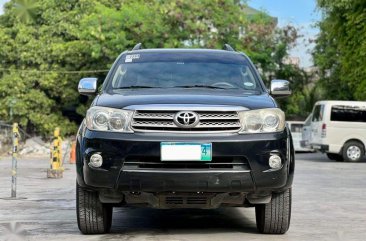 Selling Black Toyota Fortuner 2010 in Makati