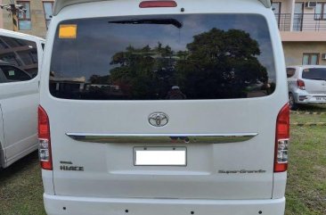 Selling Pearl White Toyota Hiace Super Grandia 2018 in Makati