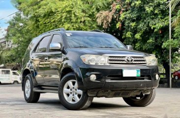 Selling Black Toyota Fortuner 2010 in Makati