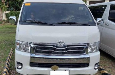 Selling Pearl White Toyota Hiace Super Grandia 2018 in Makati