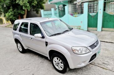 Pearl White Ford Escape 2012 for sale in Bacoor