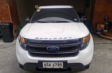 Pearl White Ford Explorer 2015 for sale in Makati 