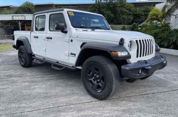 White Jeep Gladiator 2021 for sale in Pasig 