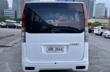 White Isuzu Nhr 2015 for sale in Manual