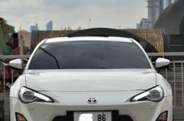 Pearl White Toyota 86 2014 for sale in Quezon