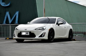 Pearl White Toyota 86 2014 for sale in Quezon