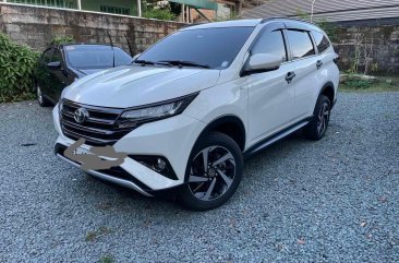 Selling White Toyota Rush 2020 in Quezon