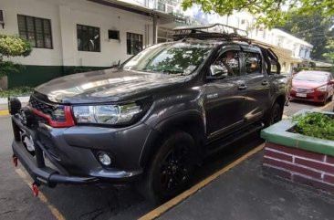 Selling Grey Toyota Hilux 2016 in Mandaluyong