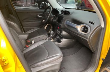 Selling Yellow Jeep Renegade 2017 in Manila