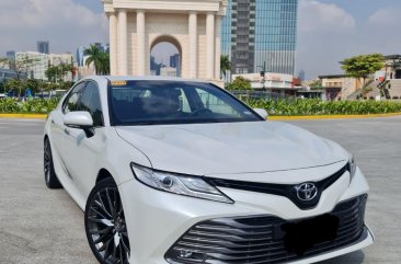 Selling Pearl White Toyota Camry 2019 in Pasig
