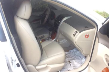 Selling Pearl White Toyota Corolla altis 2010 in Pasig