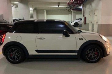 White Mini Cooper 2015 for sale in Automatic