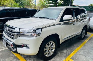 White Toyota Land Cruiser 2018 for sale in Automatic