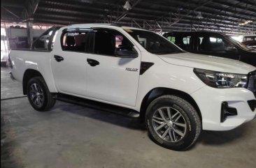 Selling White Toyota Hilux 2019 in Pasig