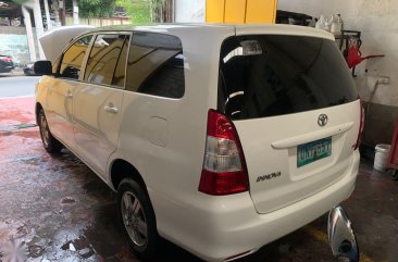 Pearl White Toyota Innova 2012 for sale in Manual