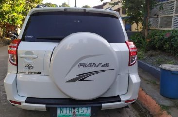 Pearl White Toyota RAV4 2010 for sale in Caloocan 