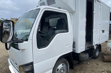 Selling White Isuzu Elf 2021 in Cebu 