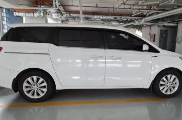 White Kia Carnival 2017 for sale in Automatic