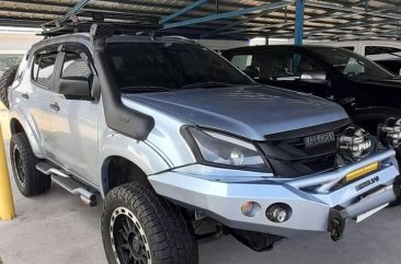 Selling Grey Isuzu Mu-X 2016 