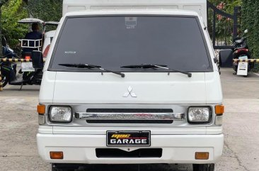Selling White Mitsubishi L300 2018 in Quezon City