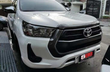 Selling White Toyota Hilux 2021 in Quezon
