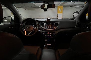 Selling White Hyundai Tucson 2016 in Manila