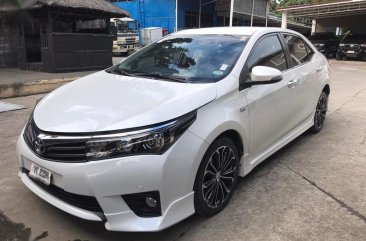 Selling Pearl White Toyota Altis 2016 in Manila