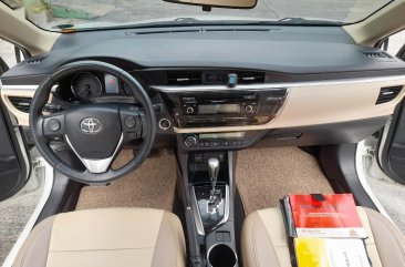 Selling Pearl White Toyota Corolla Altis 2015 in Angeles