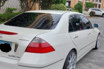 Selling Pearl White Honda Accord 2007 in Pasig