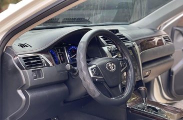 White Toyota Camry 2016 for sale in Quezon 