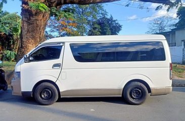 Selling Pearl White Toyota Hiace Super Grandia 2013 in Antipolo