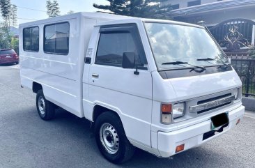 White Mitsubishi L300 2015 for sale in Las Piñas