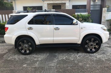 Pearl White Toyota Fortuner 2007 for sale in Automatic