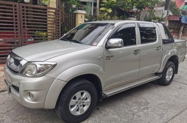 Selling Silver 2009 Toyota Hilux  in Pasig