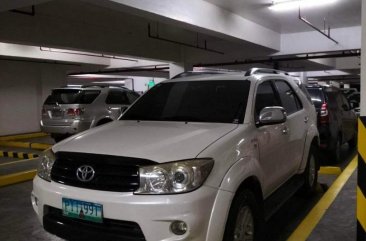 Pearl White Toyota Fortuner 2010 for sale in Makati