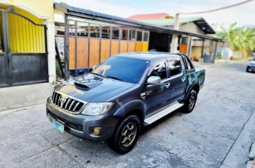 Grey Toyota Hilux 2012 for sale in Manual