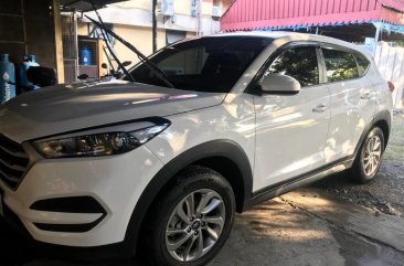 Selling White Hyundai Tucson 2016 in Magalang