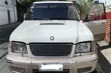 Selling White Isuzu Trooper 2003 in Makati