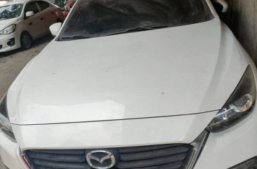 Selling Pearl White Mazda 3 2018 in Quezon City