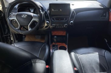 Sell Black 2011 Hyundai Tucson in Las Piñas