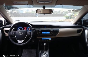 Selling Grey Toyota Corolla Altis 2015 in Manila