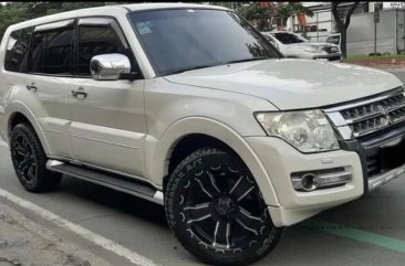 Pearl White Mitsubishi Pajero 2008 for sale in Quezon City