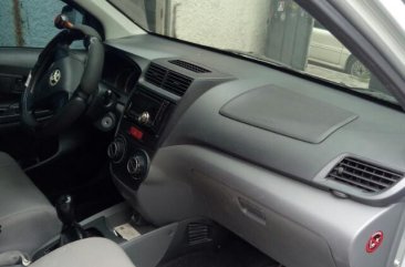 Selling Silver Toyota Avanza 2015 in Manila