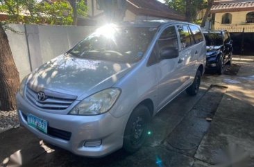 Selling Silver Toyota Innova 2012 in Manila