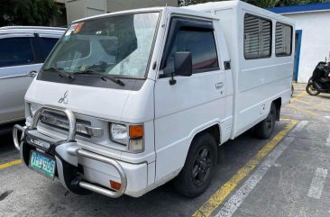 Selling White Mitsubishi L300 2011 in Los Baños