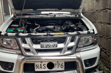 Sell White 2017 Isuzu Crosswind in Marikina