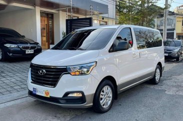 White Hyundai Starex 2019 for sale in Automatic